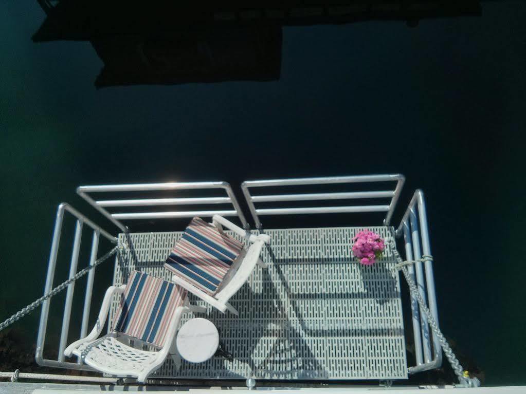 Fisherman'S Wharf Bed & Breakfast วิกตอเรีย ภายนอก รูปภาพ
