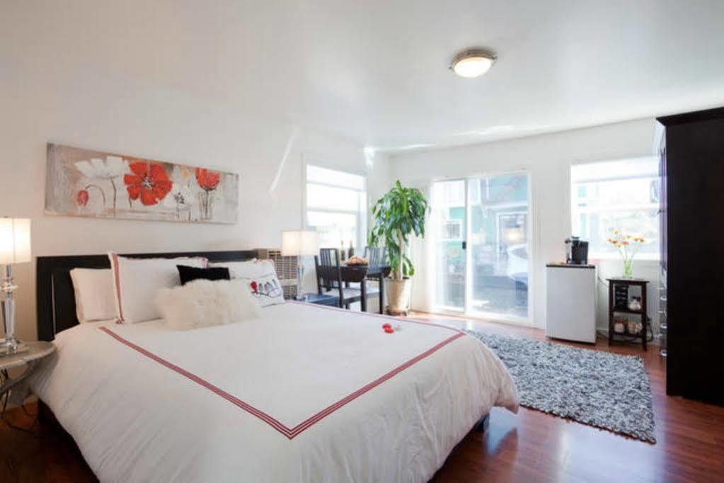 Fisherman'S Wharf Bed & Breakfast วิกตอเรีย ภายนอก รูปภาพ