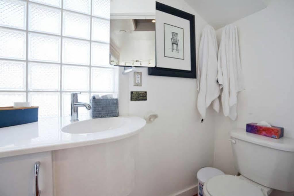 Fisherman'S Wharf Bed & Breakfast วิกตอเรีย ภายนอก รูปภาพ